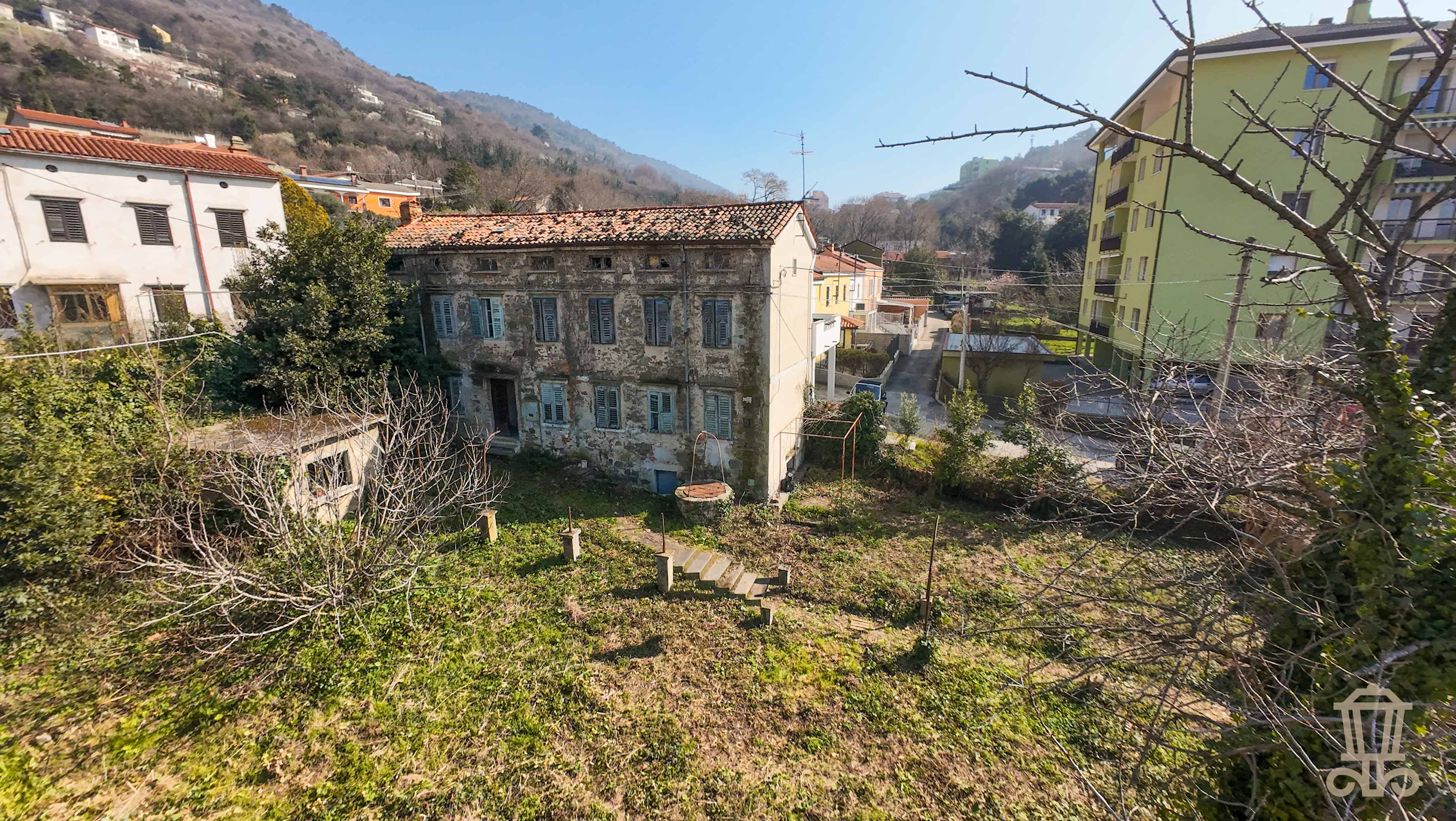 Immagine 1 | San Giovanni: da ristruttuare completamente con giardino privato - La Rue Immobiliare