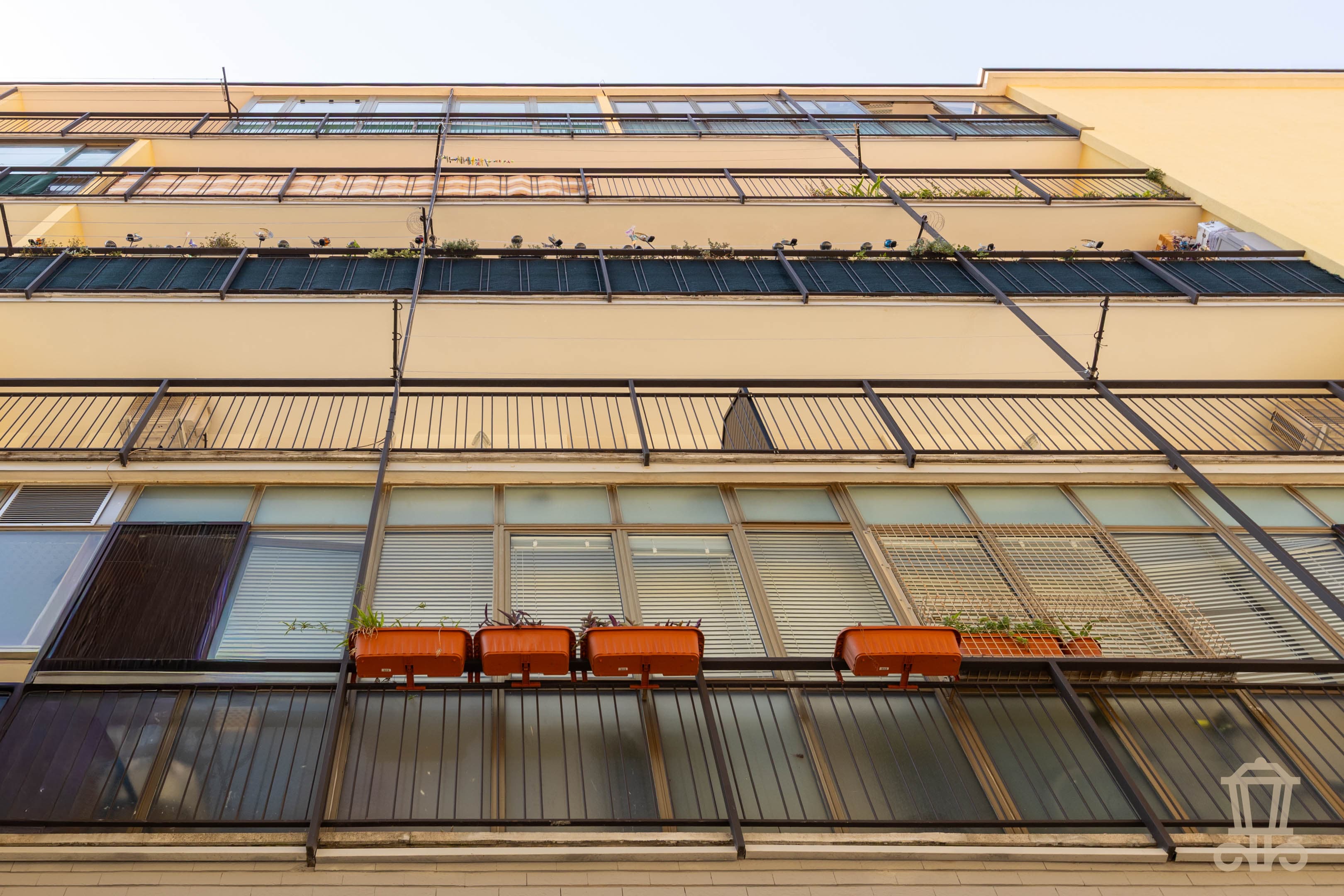 Immagine 1 | Spazioso trilocale con due poggioli - La Rue Immobiliare