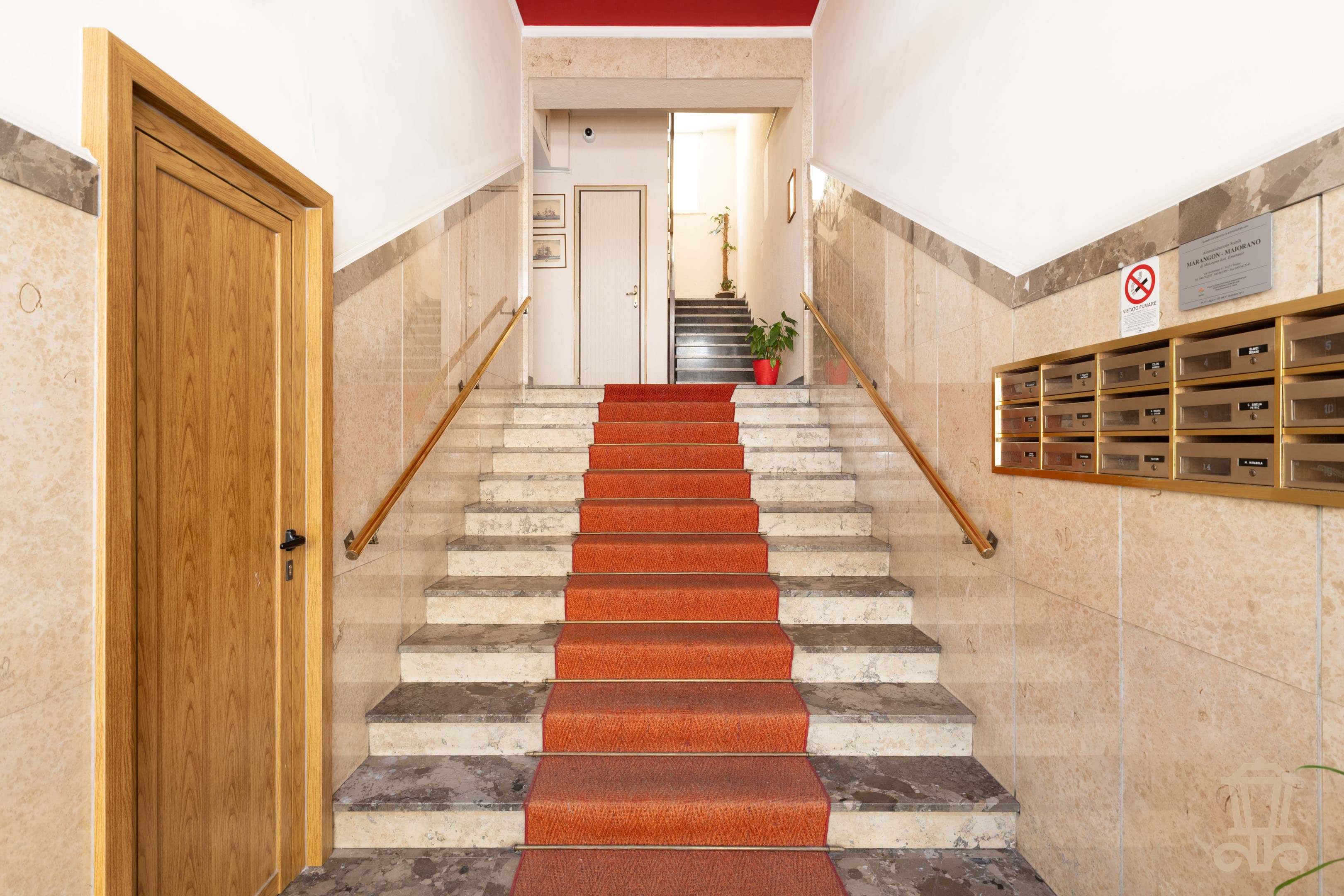Immagine 2 | Spazioso trilocale con due poggioli - La Rue Immobiliare