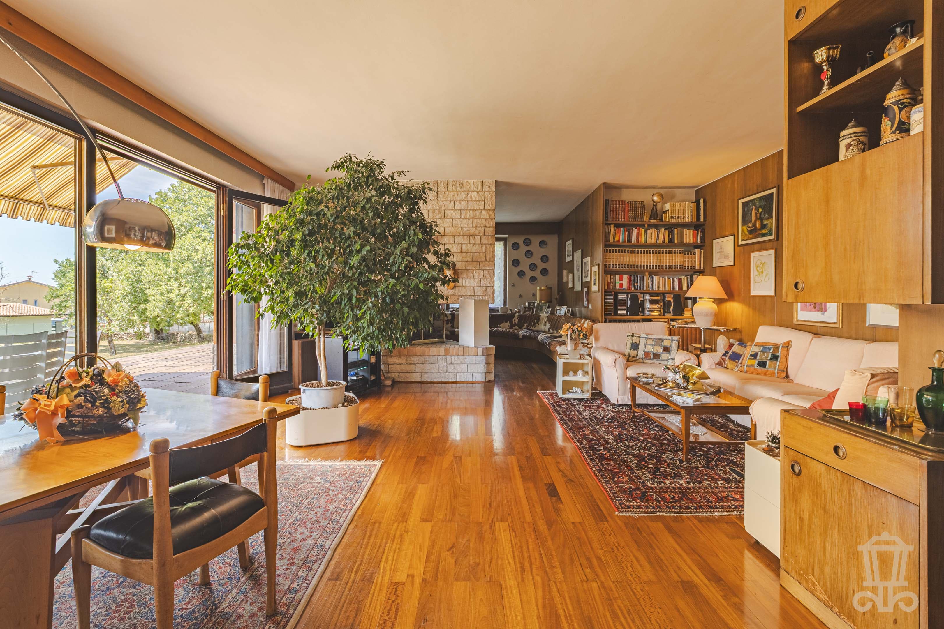 Immagine 3 | Elegante villa indipendente immersa nel verde - La Rue Immobiliare