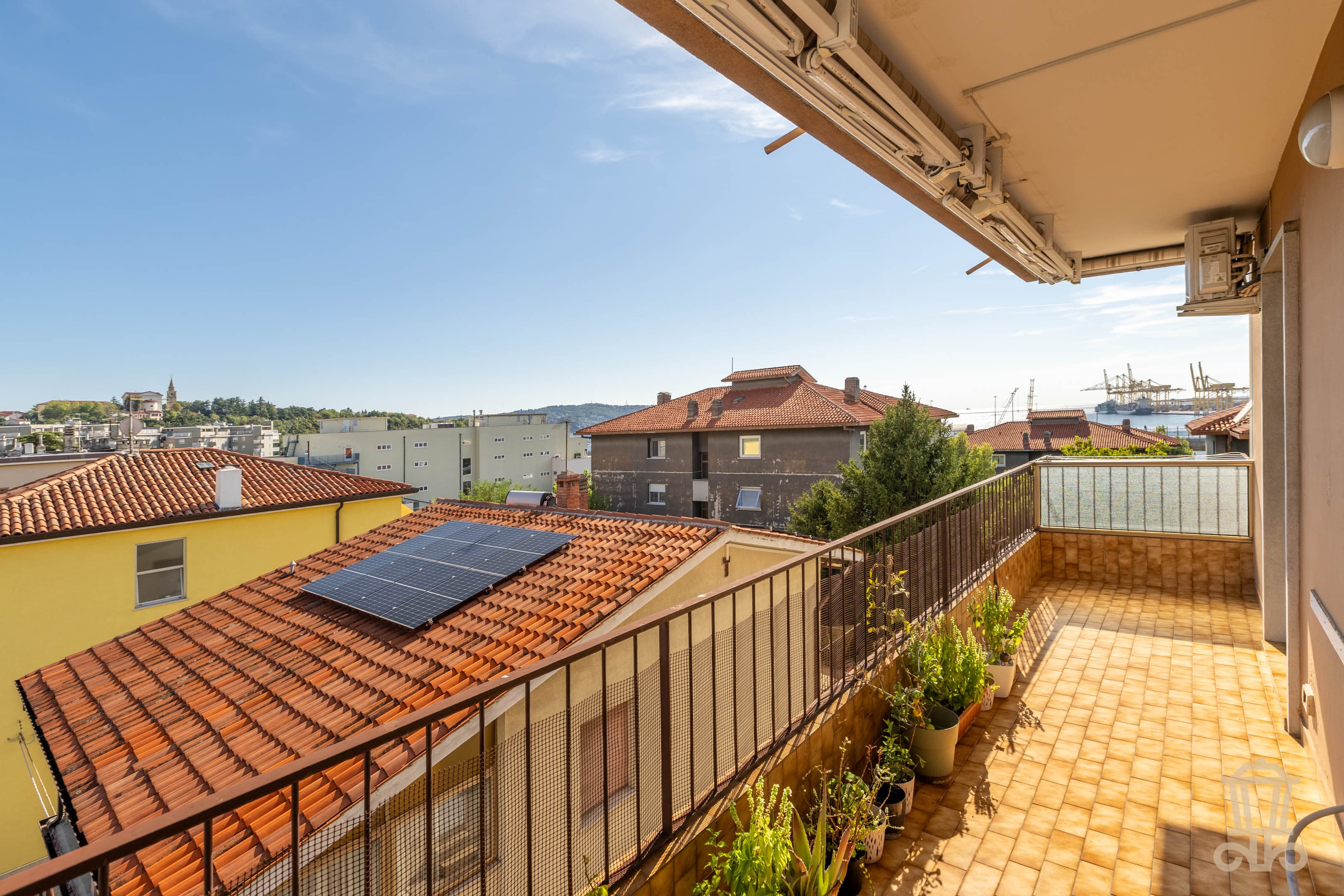 Immagine 10 | Luminoso trilocale con terrazzo e posto auto - La Rue Immobiliare