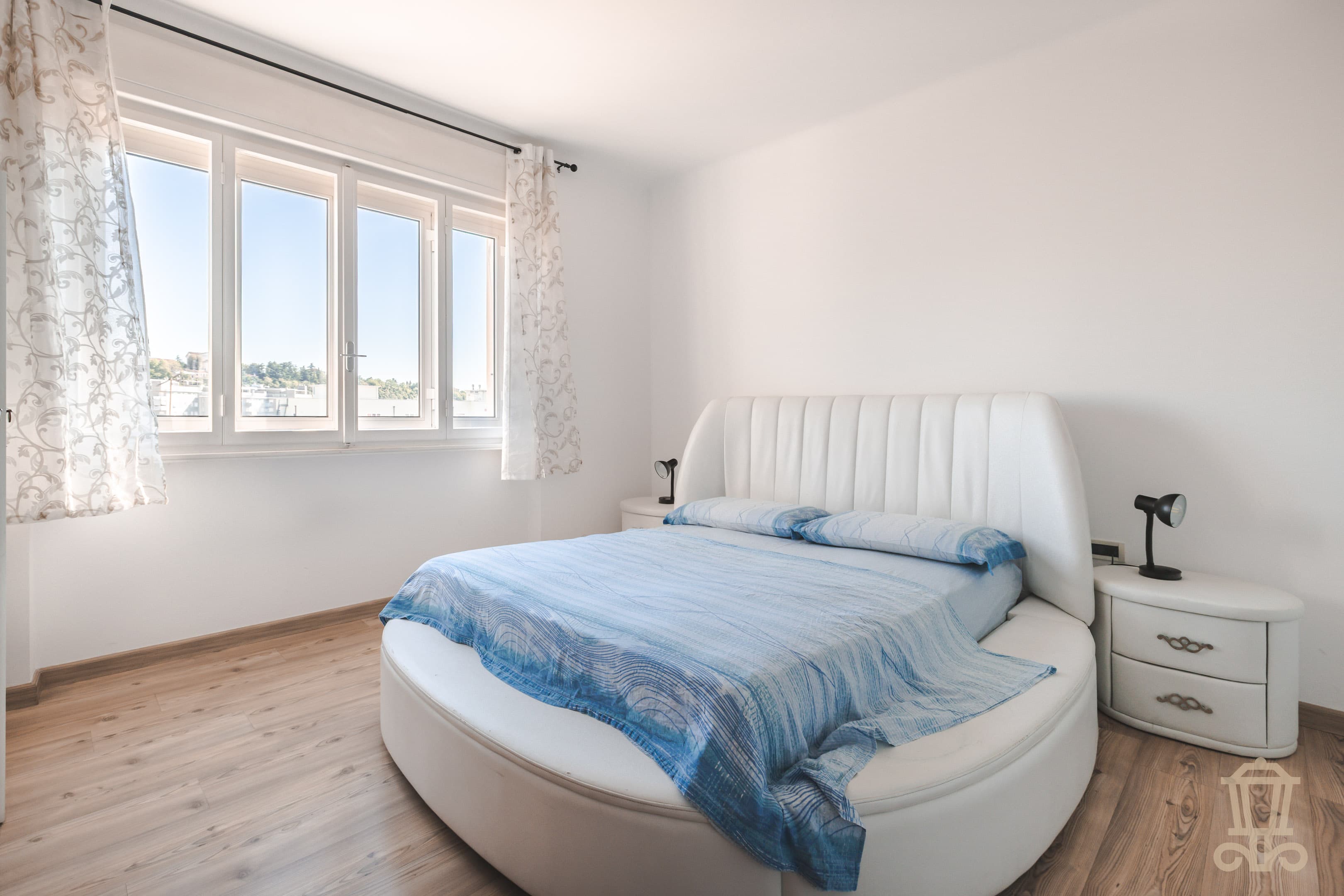 Immagine 11 | Luminoso trilocale con terrazzo e posto auto - La Rue Immobiliare