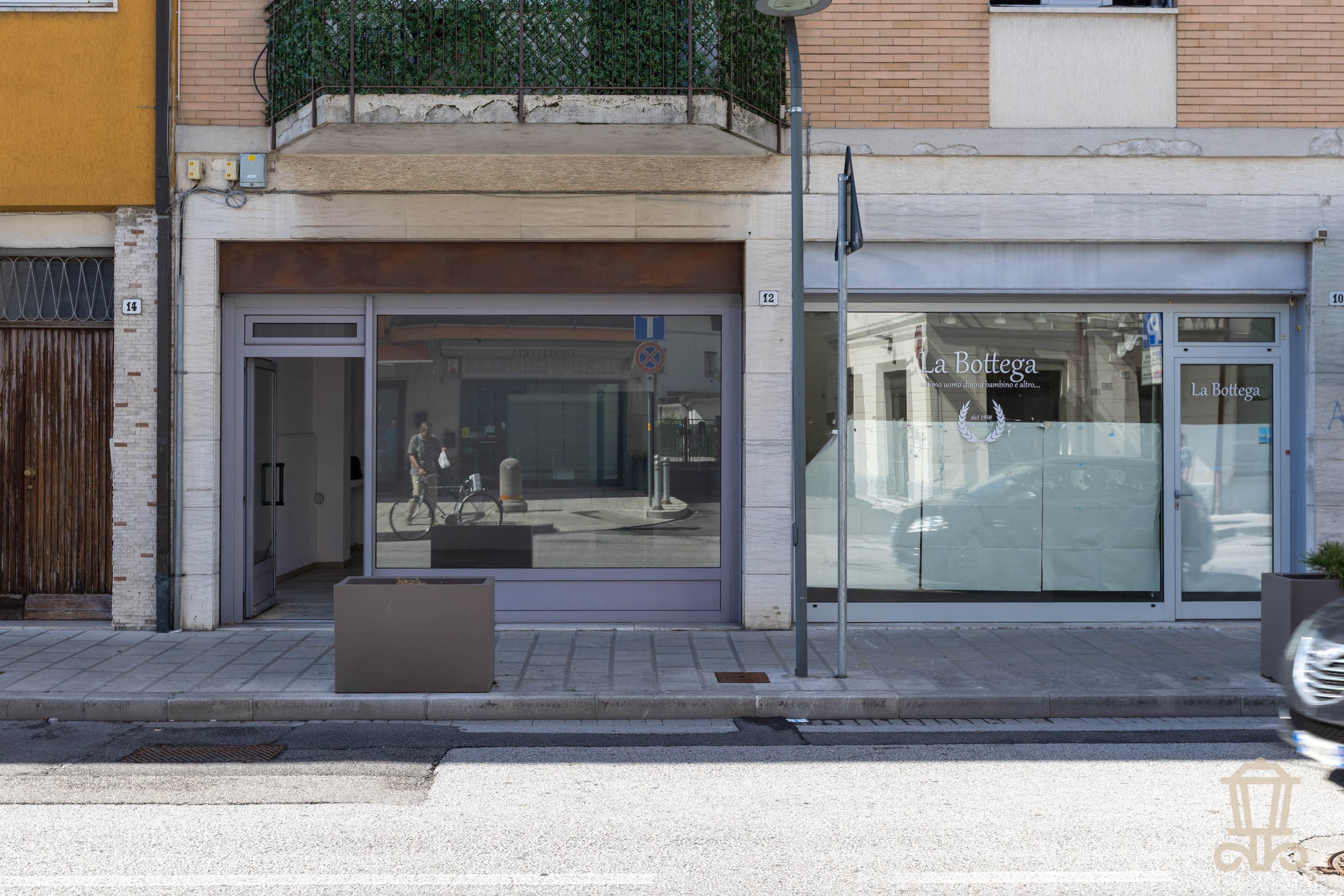 Immagine 1 | Locale commerciale in zona di forte passaggio - La Rue Immobiliare