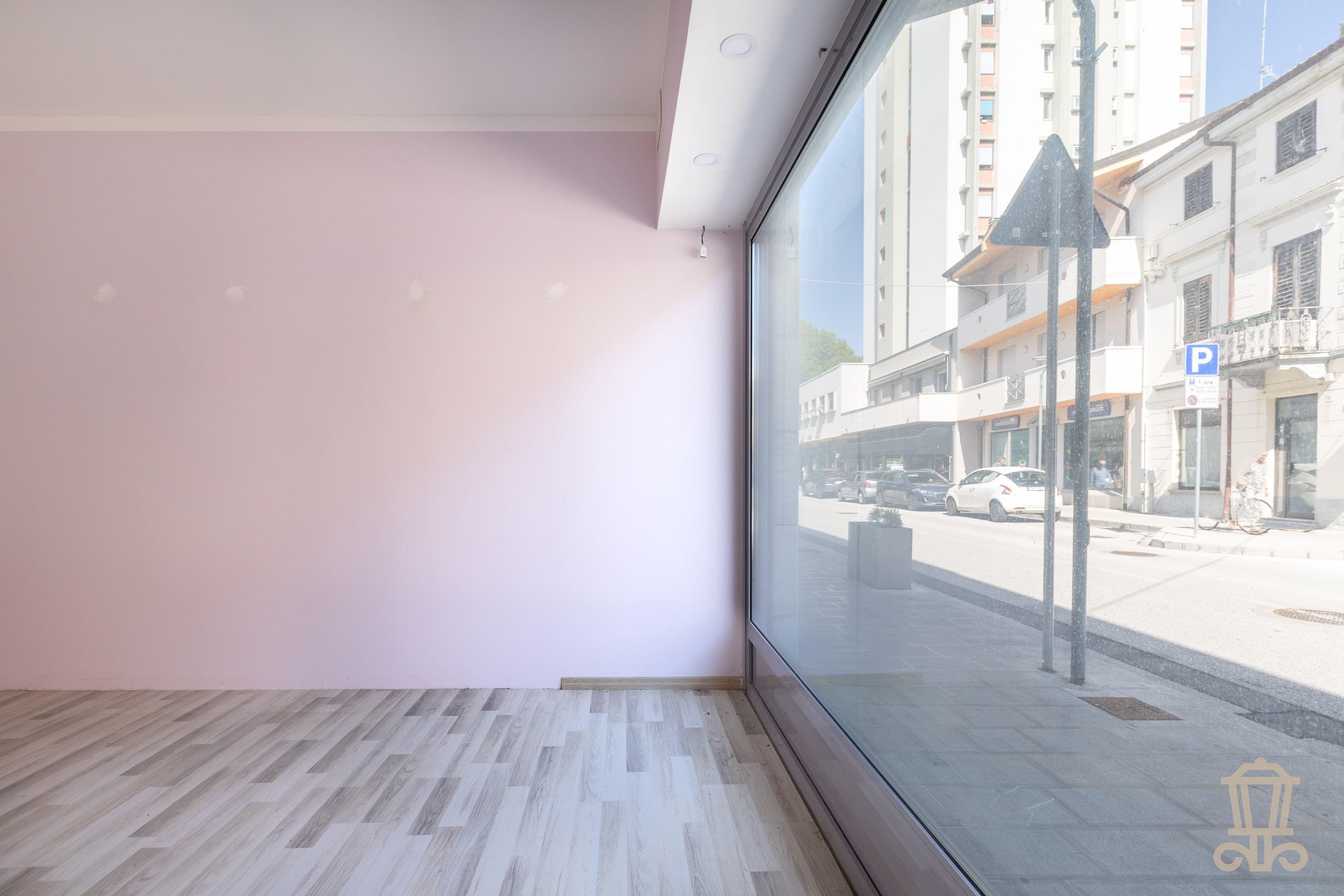 Immagine 2 | Locale commerciale in zona di forte passaggio - La Rue Immobiliare