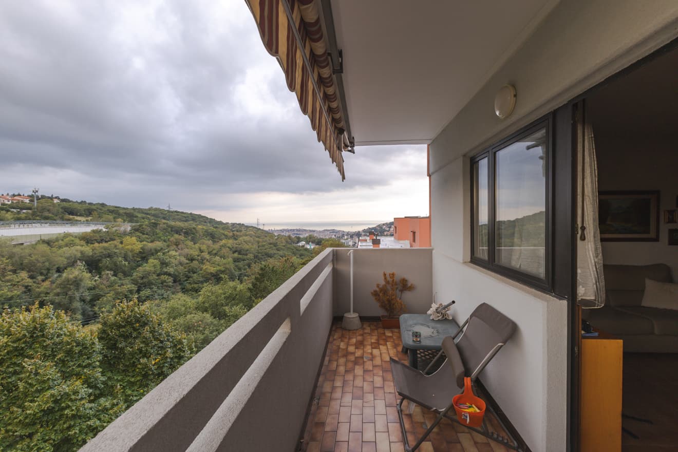 Immagine 0 | Ampoio trilocale con vista mare e posto auto coperto - La Rue Immobiliare