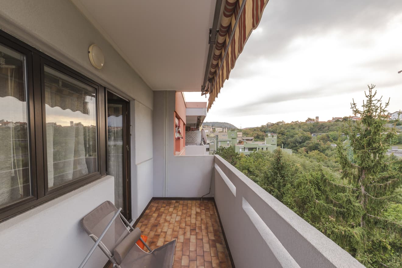 Immagine 6 | Ampoio trilocale con vista mare e posto auto coperto - La Rue Immobiliare
